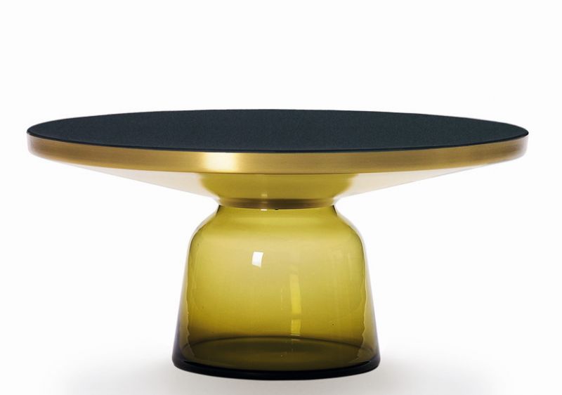Bell Coffee Table Couchtisch mit Messingrand und Amethyst-violettem Glasfuß, modernes Design für Wohnzimmer.